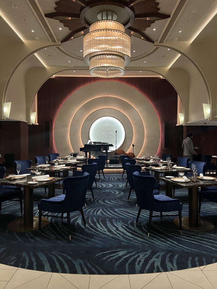 Royal Caribbean Icon of the Seas - Empire Supper Club - WLS ...
